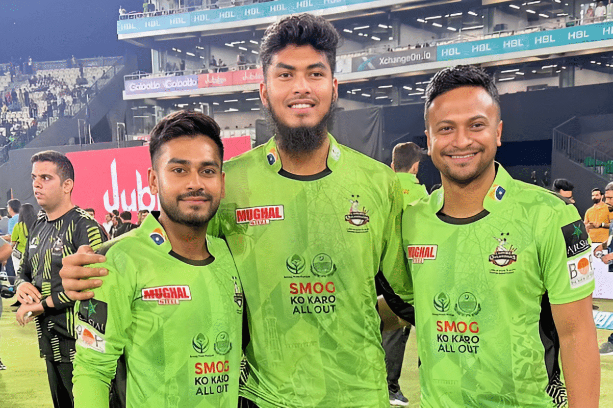 লাহোরের ৩য় শিরোপার মহা উৎসব 2 image upscaled 15 1